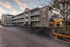 Апарт-отель «HomeTowne Studios by Red Roof Orlando - Casselberry», Орландо