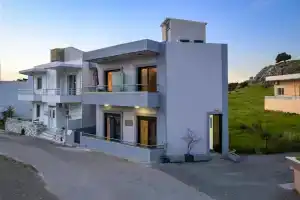 MaΜa's Studio & Apartment, Хараки