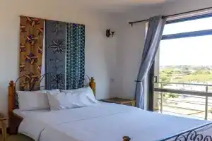 Lilac Elevate Inn, Карату