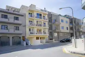Summer Breeze Maisonette with Terrace by Getaways Malta, Мелиха