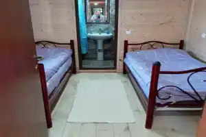 Hotel Amiran, Омало