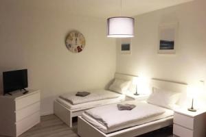 Nice and cozy apartment with Wifi and balcony, Нойс
