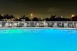 Nuvo Suites Hotel - Miami / Doral, Майами