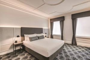 The Savoy Hotel on Little Collins Melbourne, Мельбурн