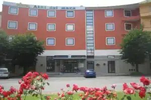 Alpi Del Mare, Мондови