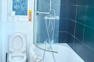 2dbed Close to Etihad, Coop Live, Manchester, Манчестер