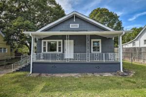 Cozy Greenville Bungalow ~ 2 Mi to Downtown!, Гринвилл