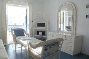 Mykonos Town Apartment With a View, Миконос