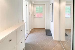 Amazing Apartment in Arendal With Wifi and 2 Bedrooms, Арендал