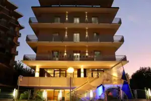 Hotel «Tritone», Римини