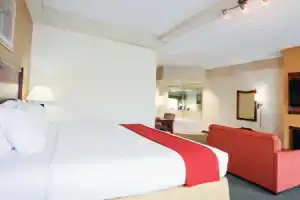 Holiday Inn Express And Suites Ft. Bragg, Фейетвилл