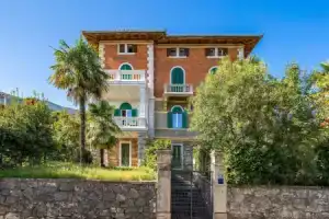 Stunning Apartment in Lovran With Wifi and 3 Bedrooms, Ловран