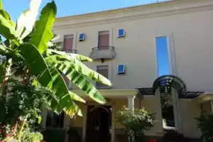ALBERGO RISTORANTE BELSITO FIUGGI Nhost, Фьюджи