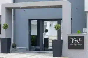 The High View Luxury Suites and Apartments, Янина