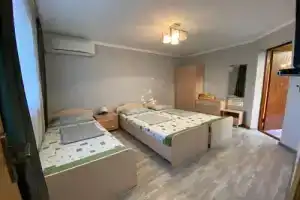 Margo's Lodge, Гагра