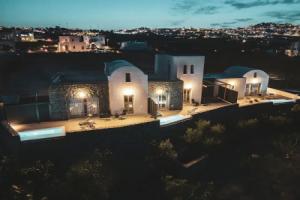 Uranides Luxury Suites, Картерадос