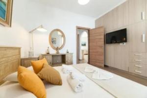 Panos Luxury Apartment, Науса