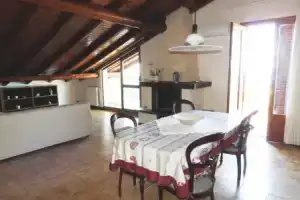 Mansarda sul mare dei Ciclopi, Ачи Трецца