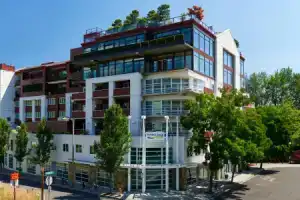 River's Edge Hotel Portland, Портленд