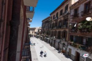 NEW HOME - appartamento in centro storico, Кальяри
