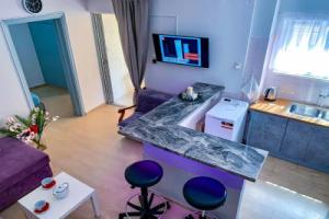 Luxury apartments 50 meters from the sea, Лутраки