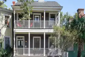 Historic 4BR w/Fenced Yard in the Victorian District Home, Саванна