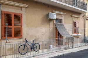 Beautiful Apartment in Pozzallo With Wifi and 2 Bedrooms, Поццалло