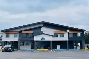 Days Inn & Suites by Wyndham Port Huron, Сарния
