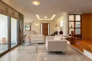 Amaltheia Villa, Коскину