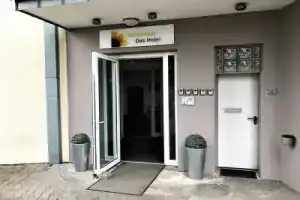 Airport Hotel düRscheidt By Smarty - Kontaktloser Self Check-In, Кёльн