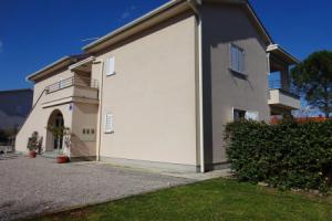 Large Apartment in Malinska near the Sea, Малинска