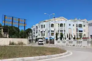 Golem Apartments, Голем