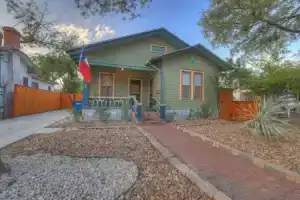 Tolle Haus: W/pool & Firepit-walk to Schlitterbahn, Comal Chutes & Downtown!, Нью-Браунфелс