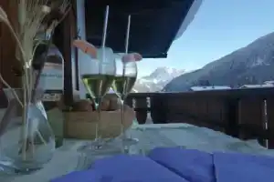 Casa Minela, Фалькаде