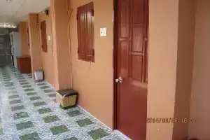 Hotel 1 and 10, Муине