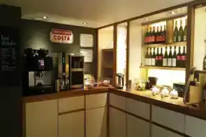 Premier Inn London Leicester Square, Лондон