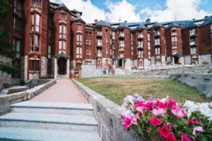 THE NEST Apartment Suite Ski-in Ski-out with Hammam, Брёй-Червиния