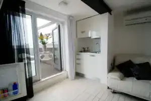 Q Hotel, Римини