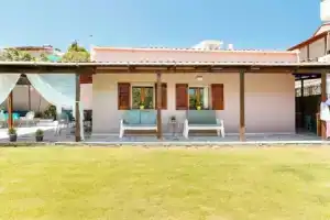 Dream Beach House - Seaside Getaway, Агия-Пелагия