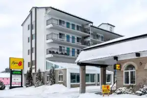 Отель «Super 8 by Wyndham by the Falls», Ниагара-Фоллс