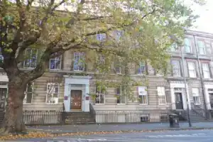 Spacious and Quiet Flat in the Heart of Finnieston, Глазго