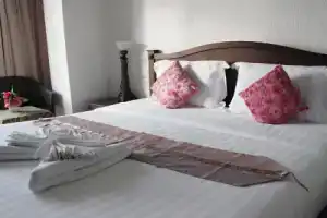Pimnarah Suites Privileged Service Apartment, Патонг
