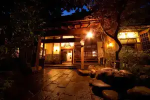 Hatago Kayausagi, Хита