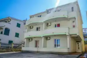 Anel Apartments, Бар