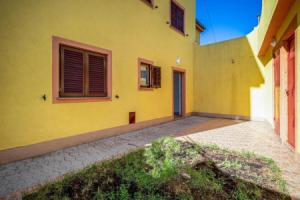 Stunning Apartment in Crikvenica With Outdoor Swimming Pool, Wifi and 2 Bedrooms, Цриквеница