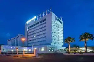 Al Falaj Hotel, Маскат