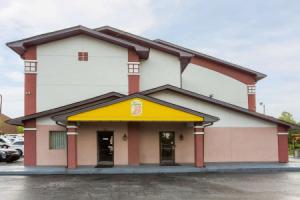 Super 8 by Wyndham Greensboro/Coliseum/Conv., Гринсборо