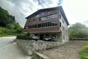 Uçan Pansiyon, Узунгёль