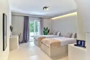 Paridian Living, Парикия