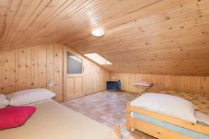 Stunning Home in Moscenice With Wifi and 2 Bedrooms, Мошеничка Драга